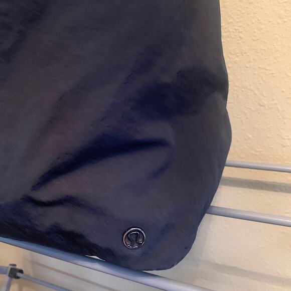 Lululemon On My Level Bag *19L Black Gym Workout Yoga Tote A42 - Picture 14 of 14